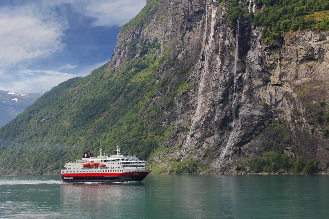 Hurtigruten im Sommer