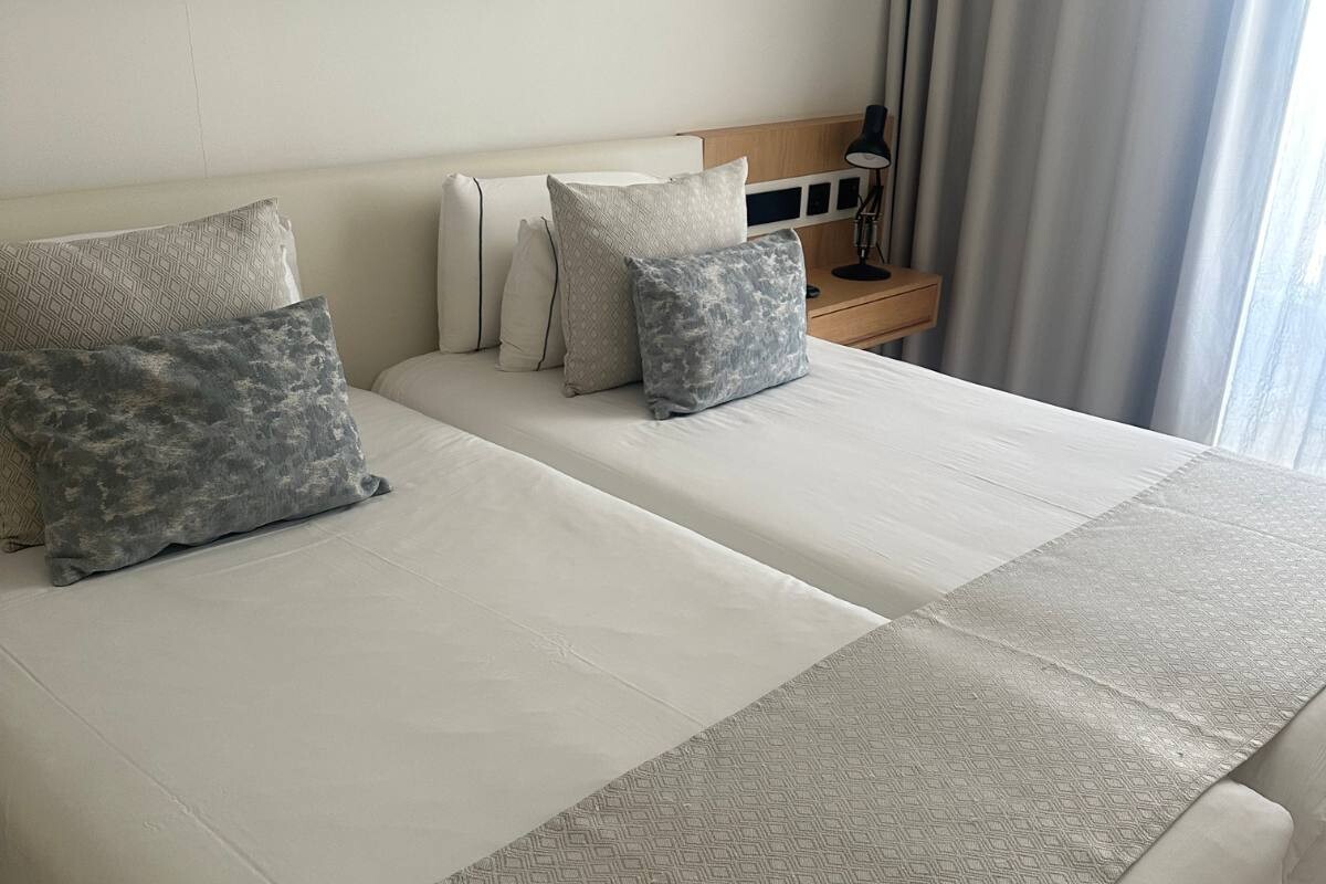 Hotelzimmer im Lava Beach Hotel