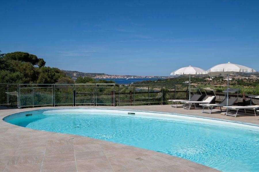 Hotel_AHR_Altura_pool_web.jpg