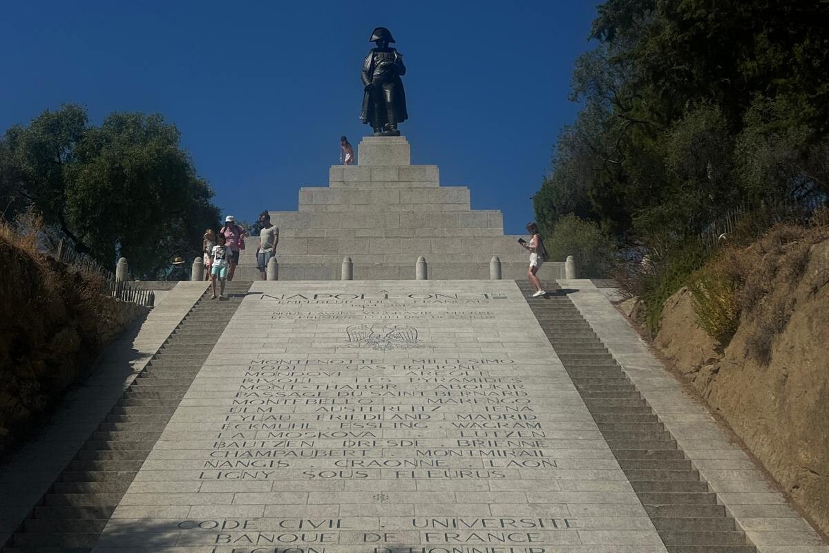 Napoleon-Statue auf dem Place d’Austerlitz