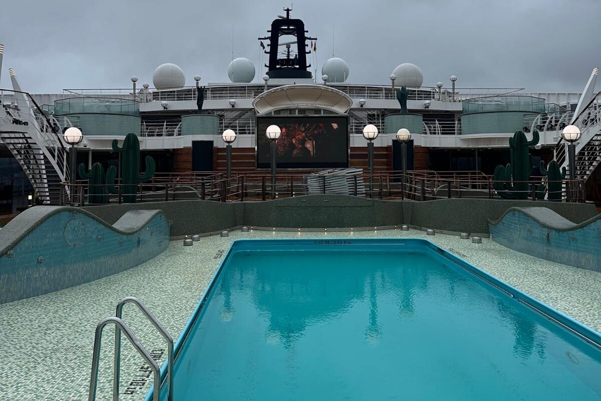 Pool auf der MSC Preziosa
