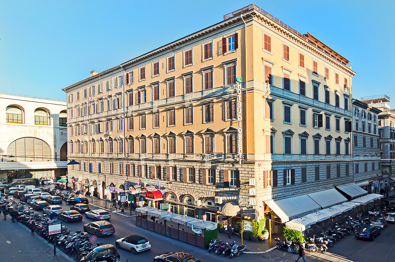 01_h_roma_gioberti_facade.jpg
