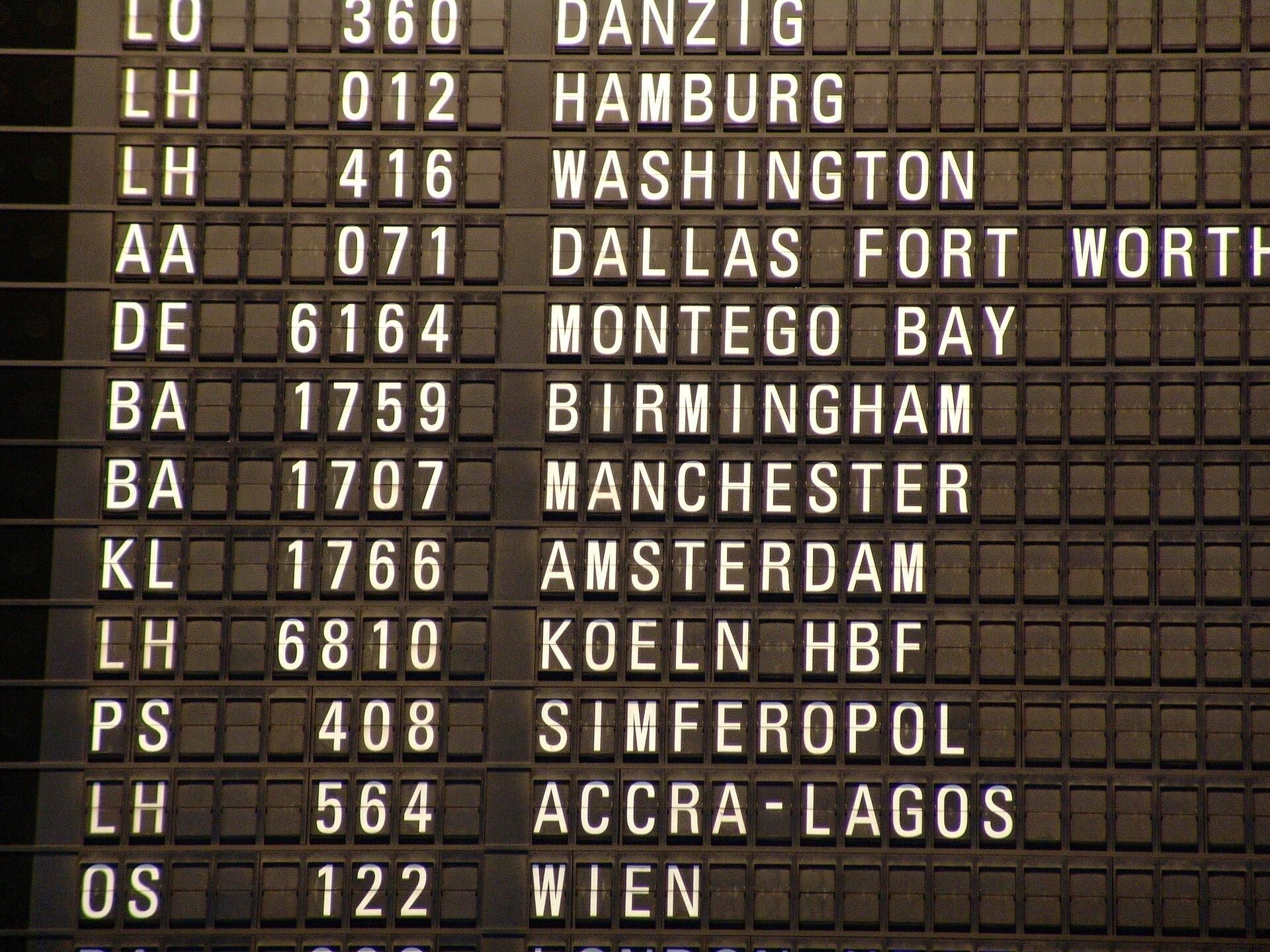 flight-board-ge63617f2a_1920