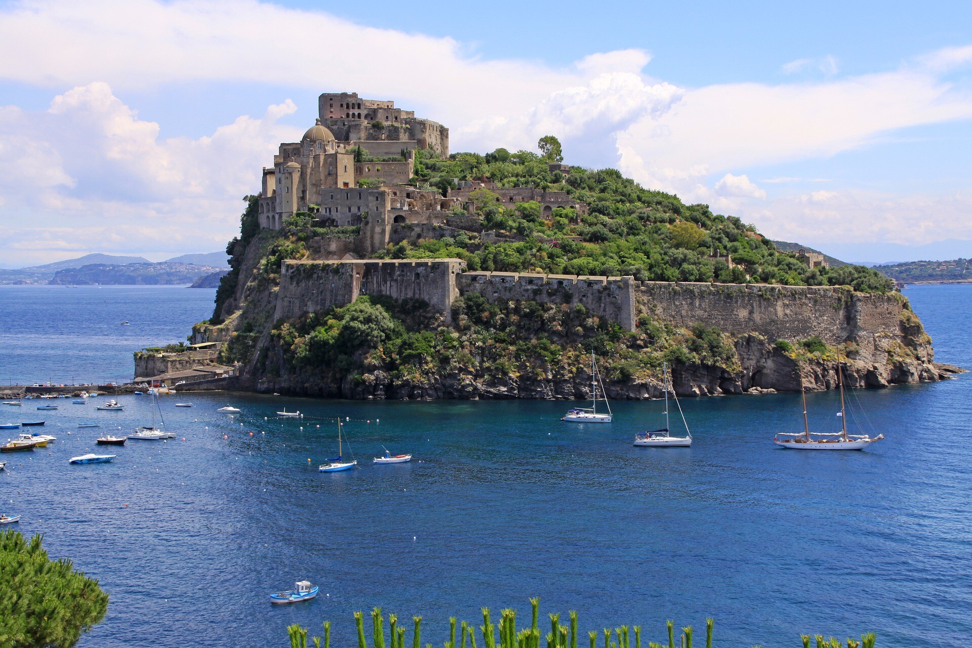 itiner-aragonese-castle-7022393_1920(1).jpg