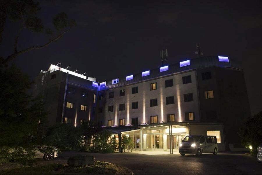 Smart_Hotel_Holiday_Aussenansicht_web.jpg