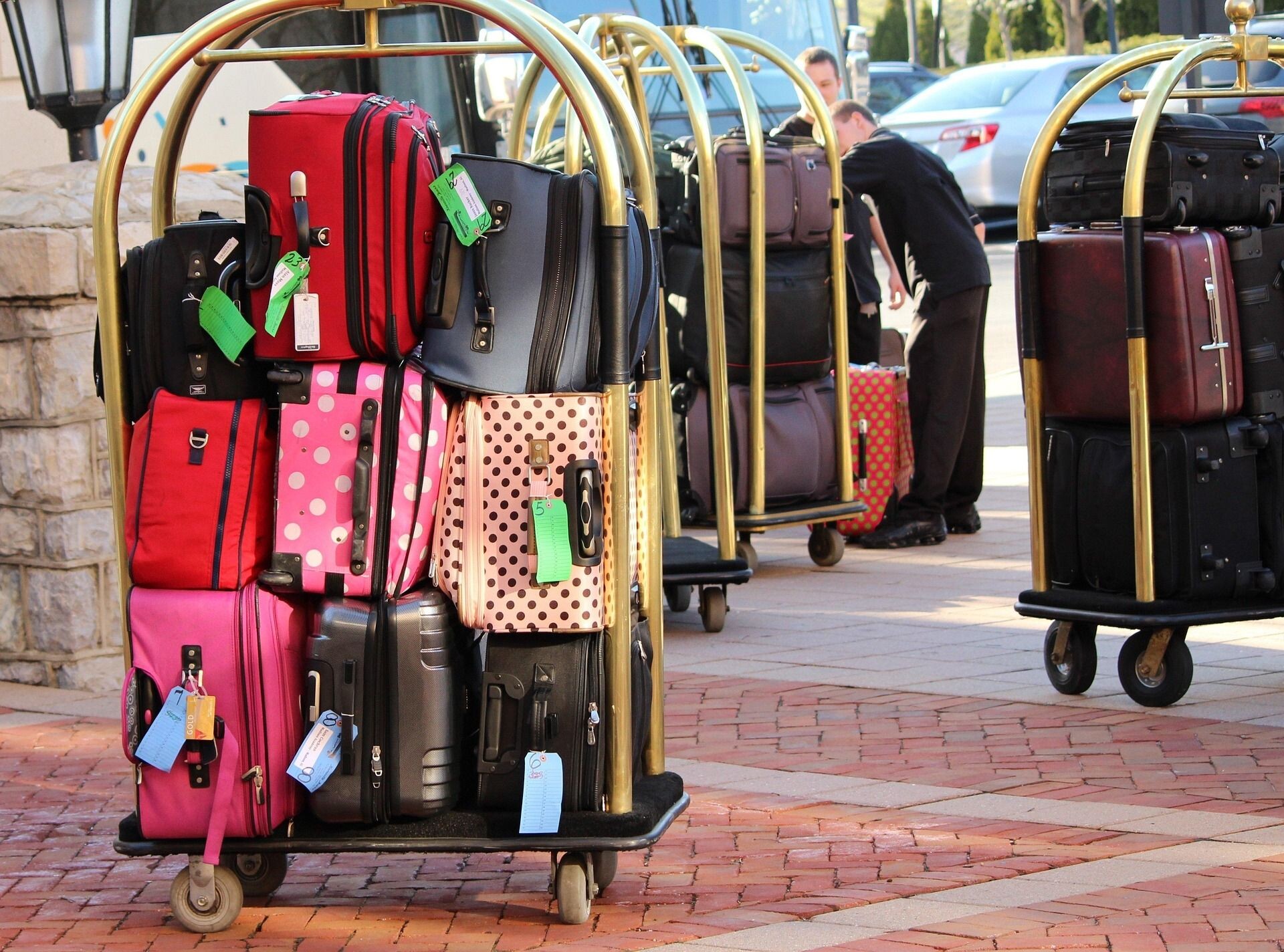 jamesdemers-bellman-luggage-cart-104031_1920 jamesdemers-bellman-luggage-cart-104031_1920