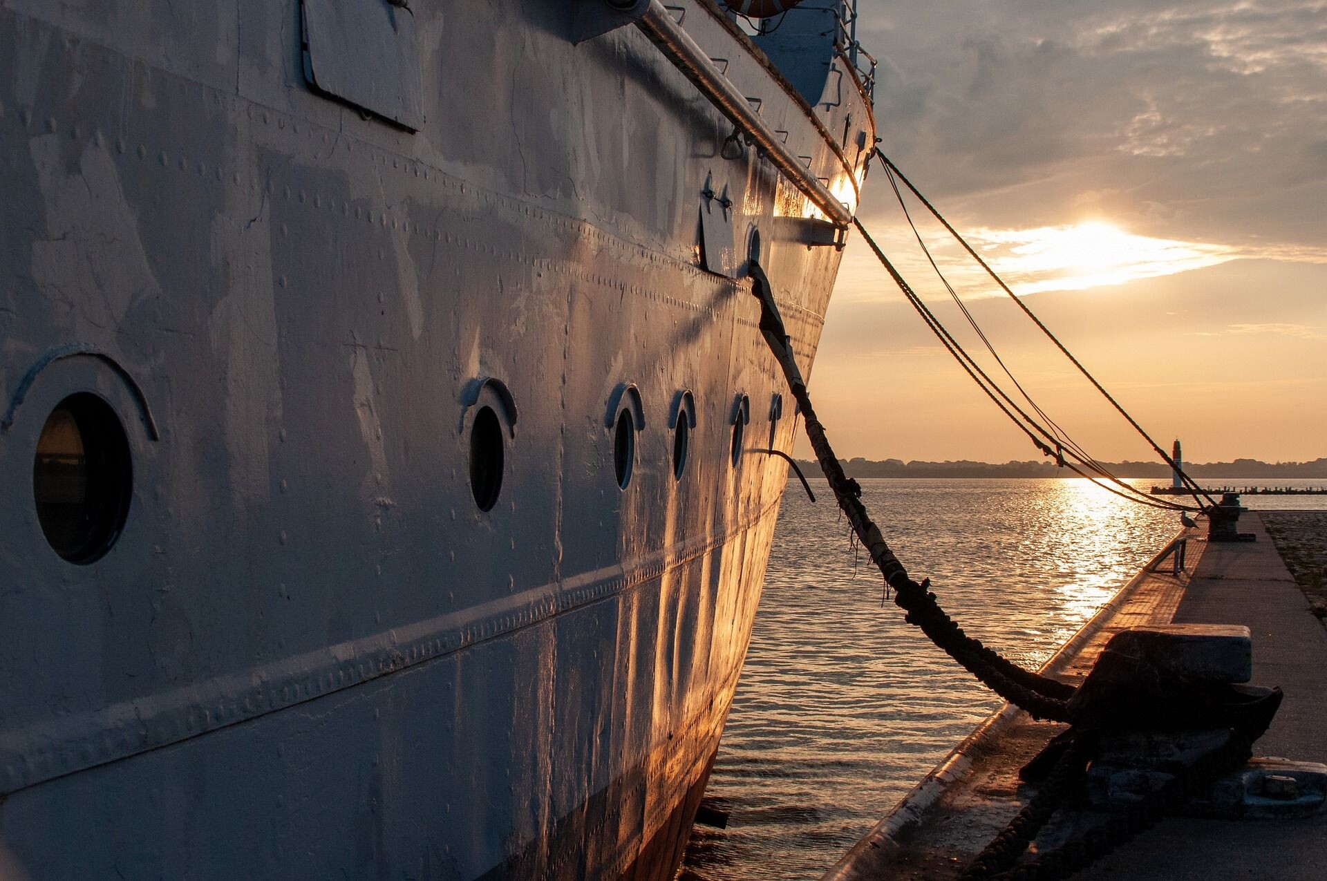 ship-7394364_1920
