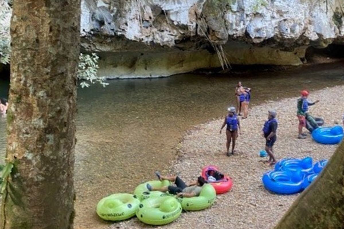 Cave- Tubing mit Regenwaldwanderung