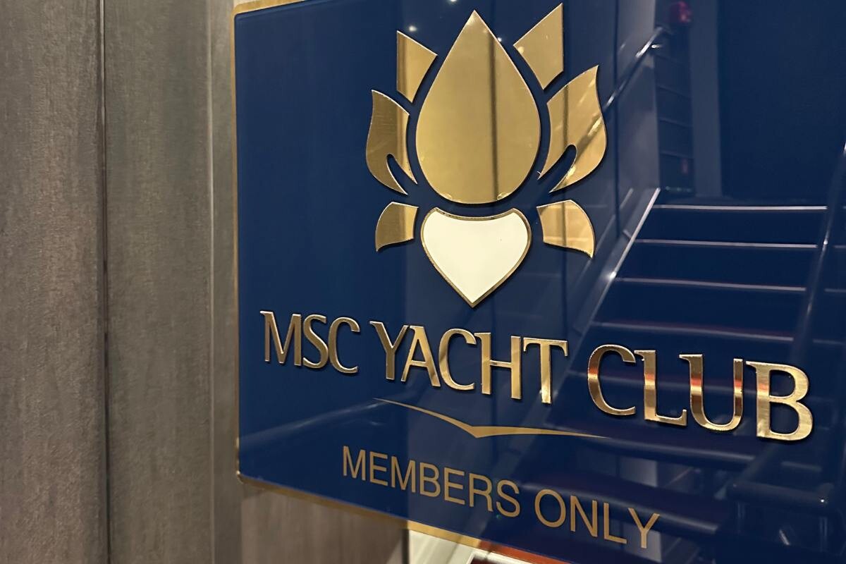 MSC Yacht Club Schild