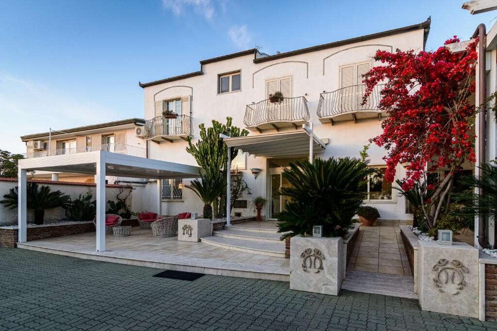 hotel-mandetta-italien-amalfikueste-14-h-mandetta-paestum-entrance.jpg