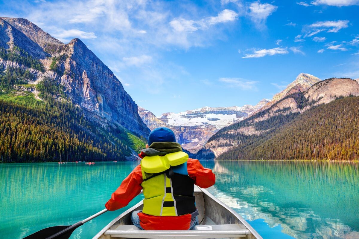 1LakeLouise_AdobeStock_233459866