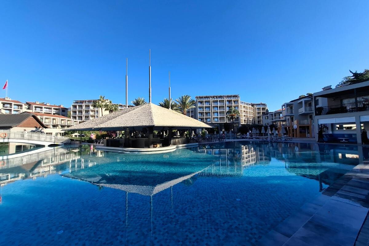 Arum Barut Collection Pool