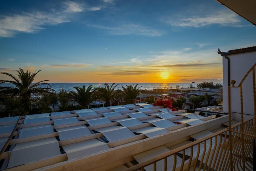 hotel-mandetta-italien-amalfikueste-14-h-mandetta-paestum-beach-at-the-sunset.jpg